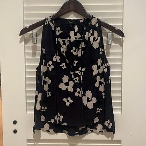 Theory silk top, navy blue with flower pattern. Size P. Flowey / loose fitting.
